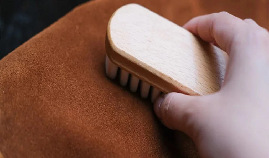 راهنمای نگهداری کیف جیر زنانه و جنسهای مشابه