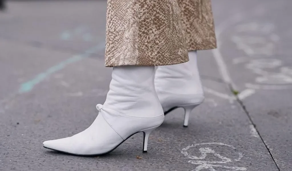 نگهداری و تمیز کردن چکمه و بوت‌های روشن مثل سفید و کرم