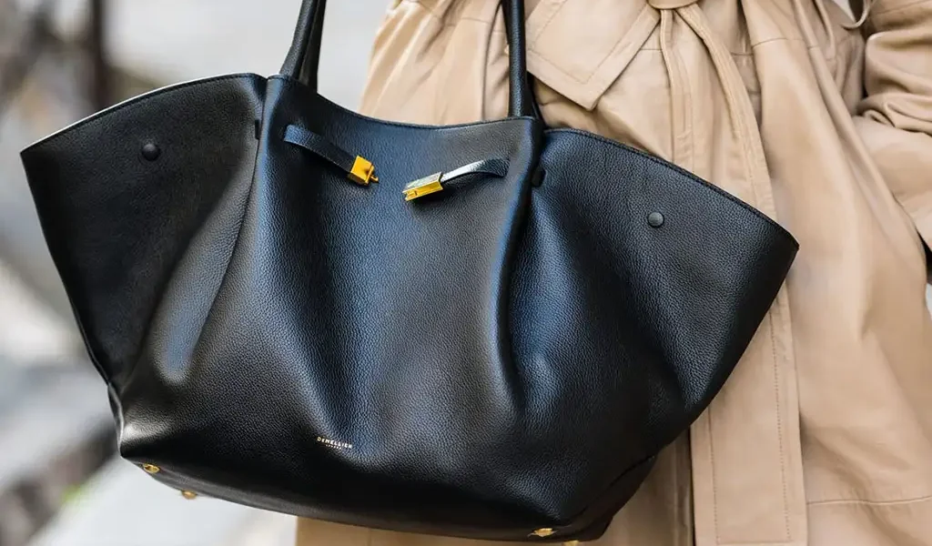 کیف بزرگ با چه مانتویی ست می‌شود؟ راهنمای کامل استایل