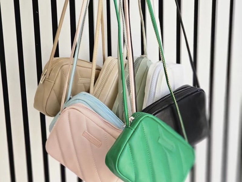 کیف پاسپورتی پل اند بیر 1205