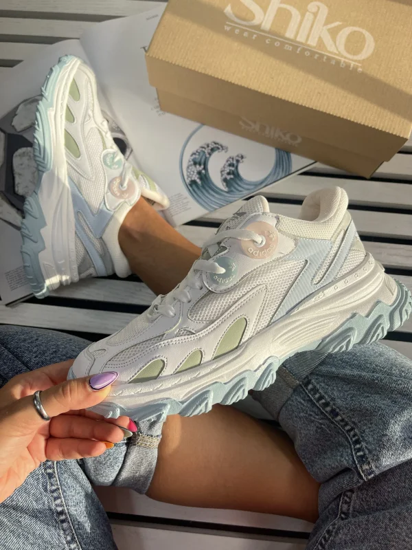 کتونی آدیداس 810