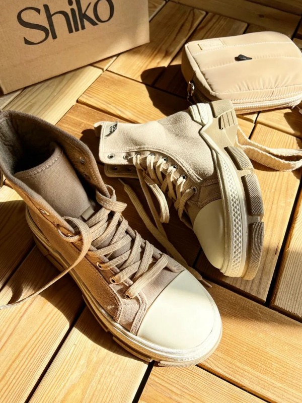 نیم بوت وانگ 832