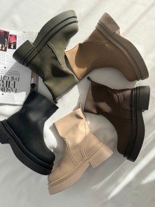 نیم بوت بالنسیاگا لیدی1974