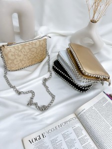 کیف ام فور 3235