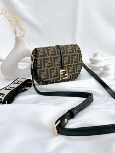 کیف پکه دار فندی 3230