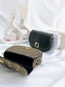 کیف پکه دار فندی 3230