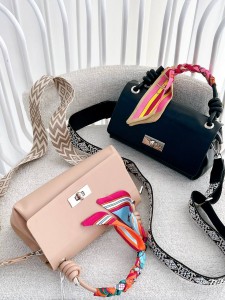 کیف جلو قفل نواری 3415