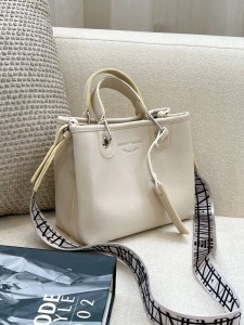 کیف آرمانی 1394