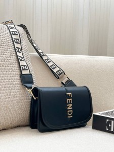 کیف پاسپورتی فندی 3543