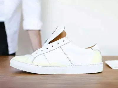 چرا کتونی سفید زرد می‌شود؟