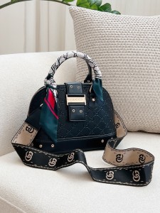 کیف صندوقی جلوسگک 2730