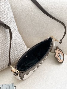 کیف شکلاتی آویزدار 3649