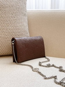 کیف ال وی زنجیردار 13640