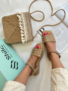 صندل فلورا 1696