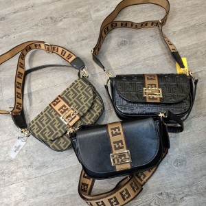 کیف فندی نیمگرد 3520