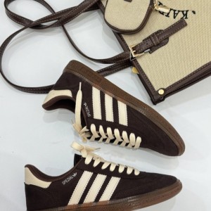 ونس آدیداس اسپشیال391