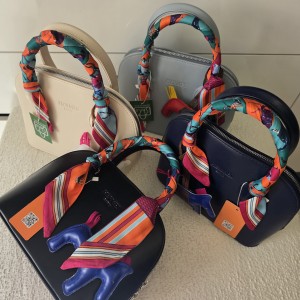 کیف هرمس نیمگرد با چارم بگ 3247