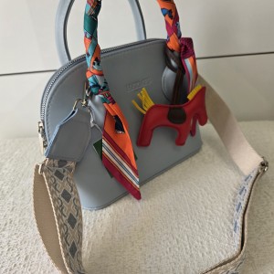 کیف هرمس نیمگرد با چارم بگ 3247