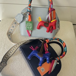 کیف هرمس نیمگرد با چارم بگ 3247