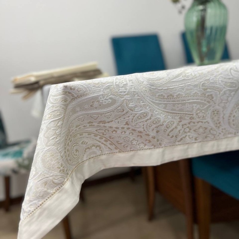 رومیزی ضدلک و چروک مدل بته جقه