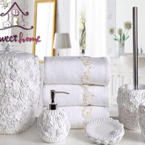 ست سرویس بهداشتی گلدار سفید