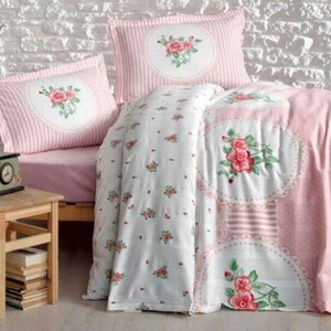 رو تختی دو نفره برند ترک 4 تیکه ( طرح گل )