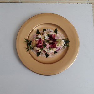 زیر بشقابی طلایی