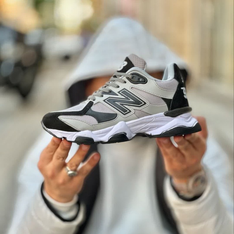 فروش فوق العاده جذاب کفش کتونی اسپرت مردانه  مدل نیوبالانس  زیبا و جدید رنگ طوسی مشکی زیره سفید فوق العاده زیبا با ارسال رایگان