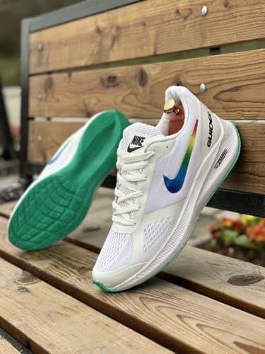 حراج ویژه جدیدترین کفش کتونی اسپرت مردانه و پسرانه رنگ سفید رنگین کمانی فوق العاده زیبا و جدید  با ارسال رایگان