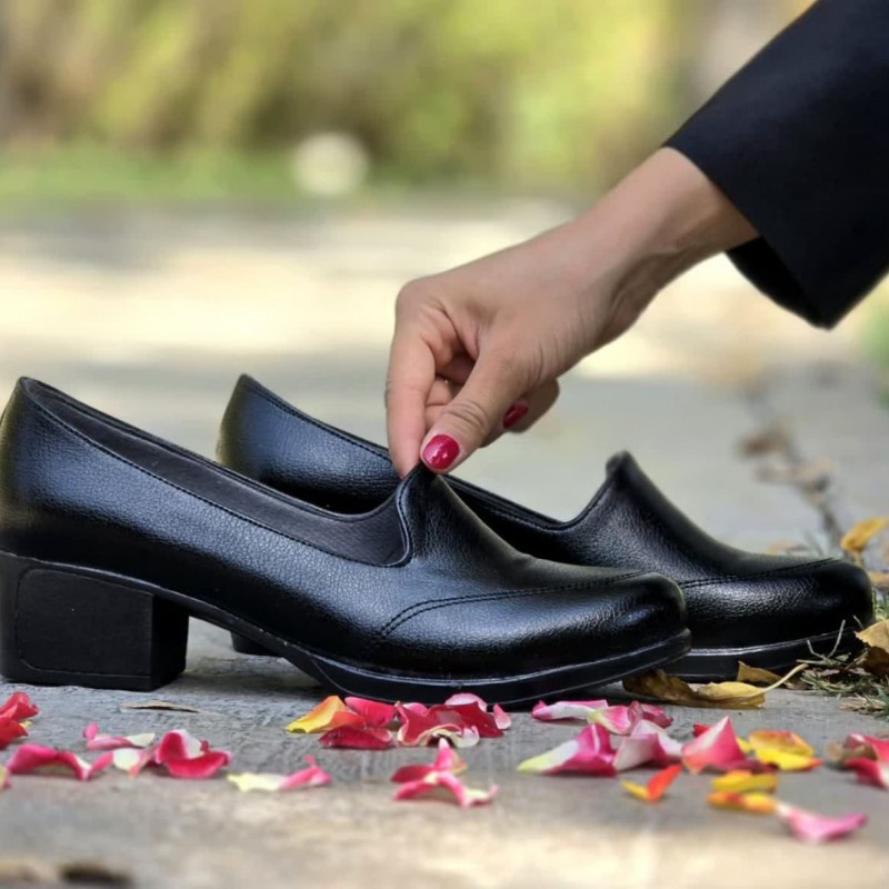 تخفیف بمب امروز کفش طبی  راحتی اداری زنونه در سلیز های بزرگ  رنگ مشکی طبی و راحت با ارسال رایگان