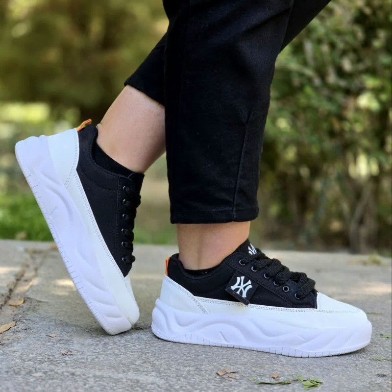 فروش ویژه کتونی اسپرت زنانه و دخترانه زیره پیو با کیفیت عالی رنگ مشکی سفید خاص و یه مدل شیک  با ارسال رایگان