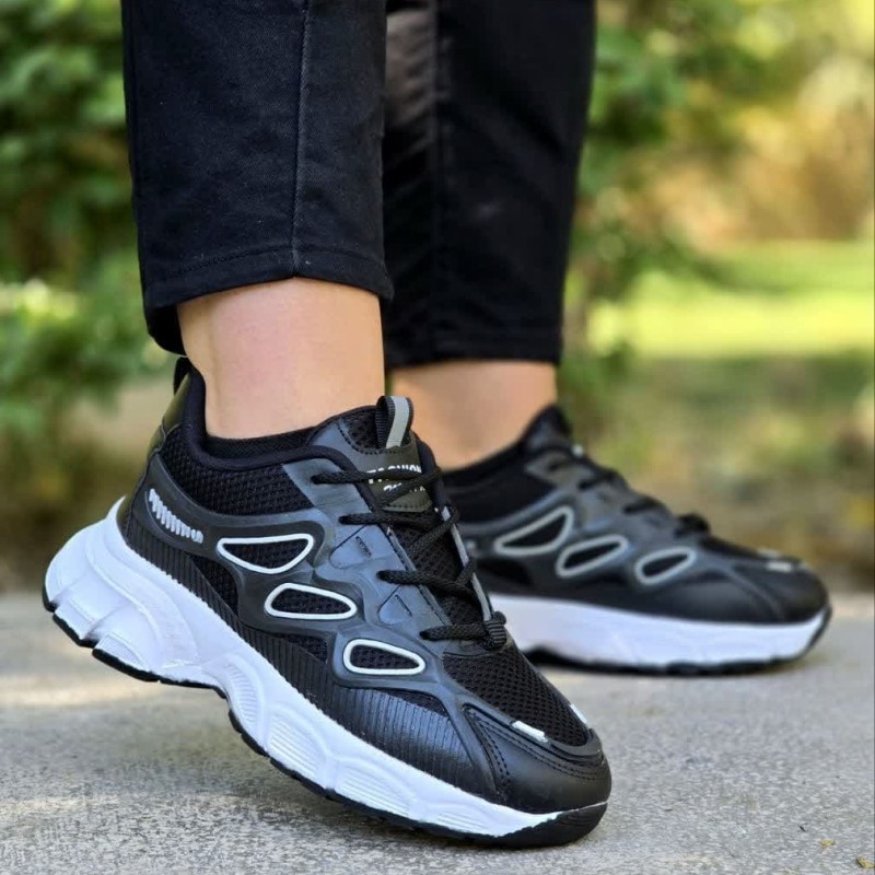 حراج ویژه کفش کتونی اسپرت دخترانه و زنانه زیره پیو راحت و نرم رنگ مشکی زیره سفید فوق العاده خوشپا و شیک با ارسال رایگان