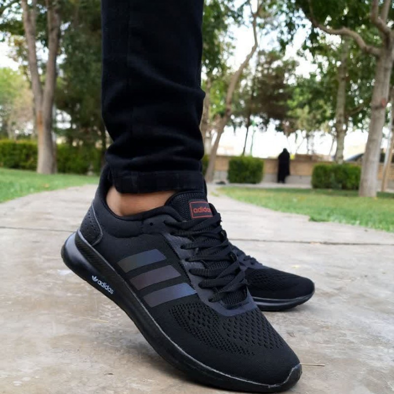 تخفیف باورنکردنی کفش کتونی اسپرت مردانه و پسرانه  مدل ادیداس  زیره پیو رنگ مشکی تمام  با ارسال  رایگان