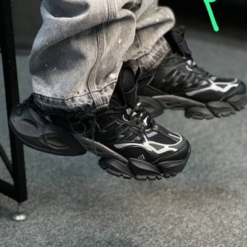 حراج ویژه کفش کتونی اسپرت مردانه و پسرانه  مدل ادیداس دیلاکس رنگ مشکی طوسی زیره پیو راحت و سبک بااراسال رایگان