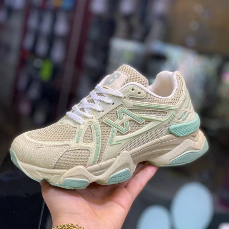 حراج مدل پیشنهادی کفش کتونی زنانه و دخترانه  مدل نیوبالانس  رنگ کرم سبز  فوق العاده  شیک و مناسب برای شیک پوشان با ارسال  رایگان