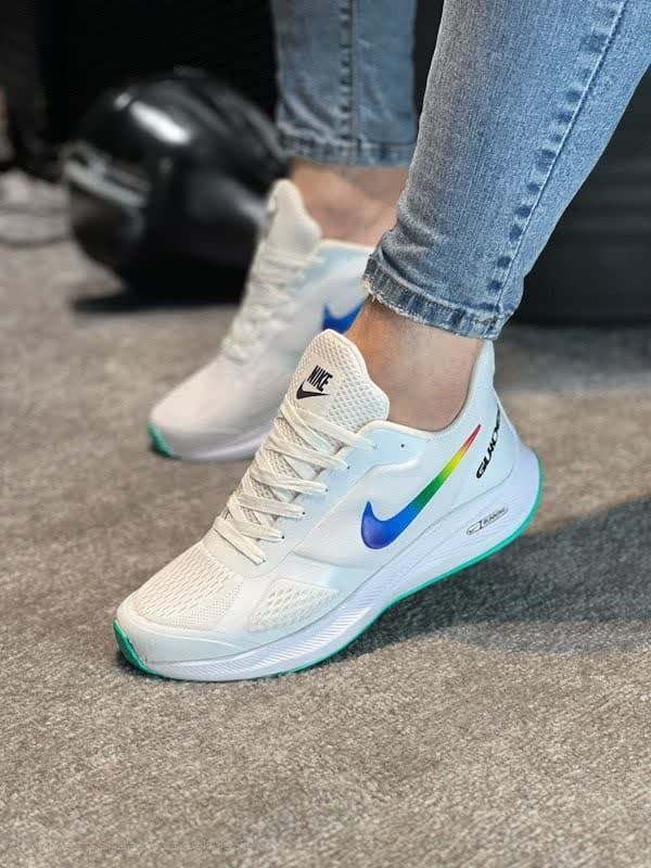 حراج واقعی کفش مردانه پسرانه مدل نایک رنگ سفید نایک رنگی فوق العاده  راحت و سبک زیره پیو  با ارسال رایگان