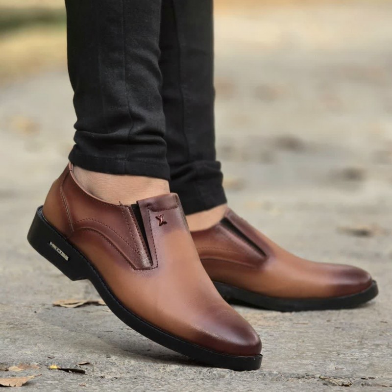 فروش باورنکردنی کفش اداری مجلسی مردانه رنگ قهوه ای با یه طرح جدید و خاص فوق العاده خوشپا  با ارسال رایگان