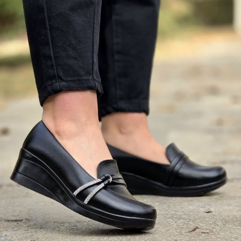 فروش جذاب این هفته کفش راحتی اداری زنانه فوق العاده شیک و جذاب رنگ مشکی زیره پیو بسیار راحت با ارسال رایگان