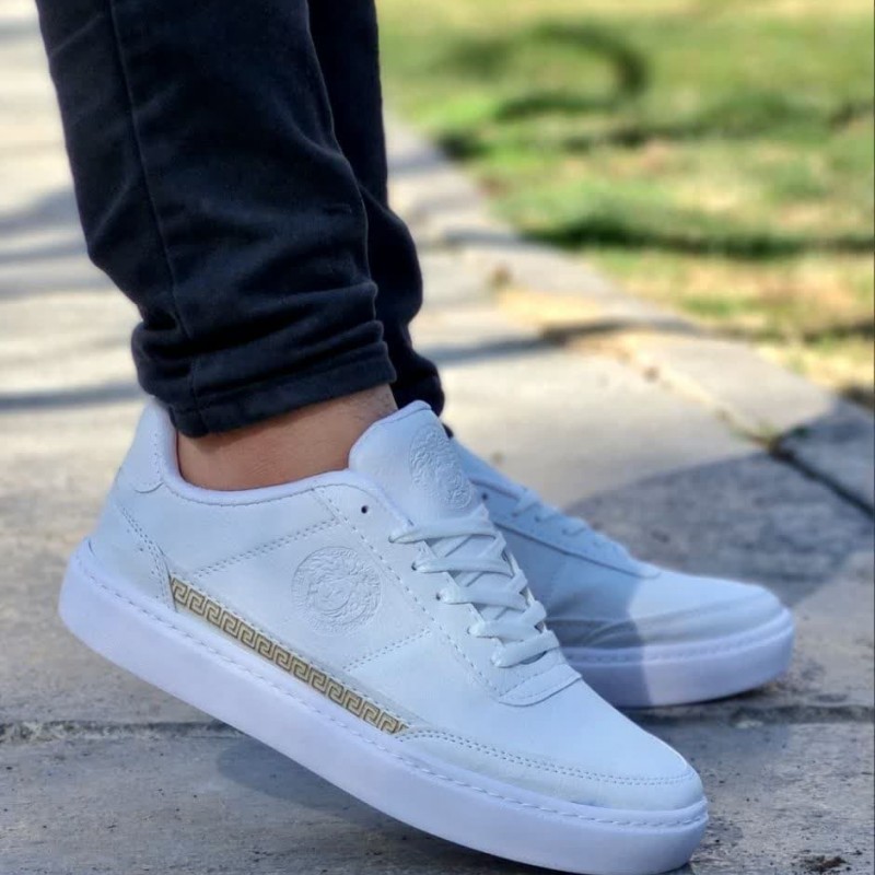 حراج ویژه این هفته  کفش کتونی مردانه و پسرانه مدل ورساچه  رنگ  سفید  تمام بسیار زیا و با کیفیت با ارسال رایگان