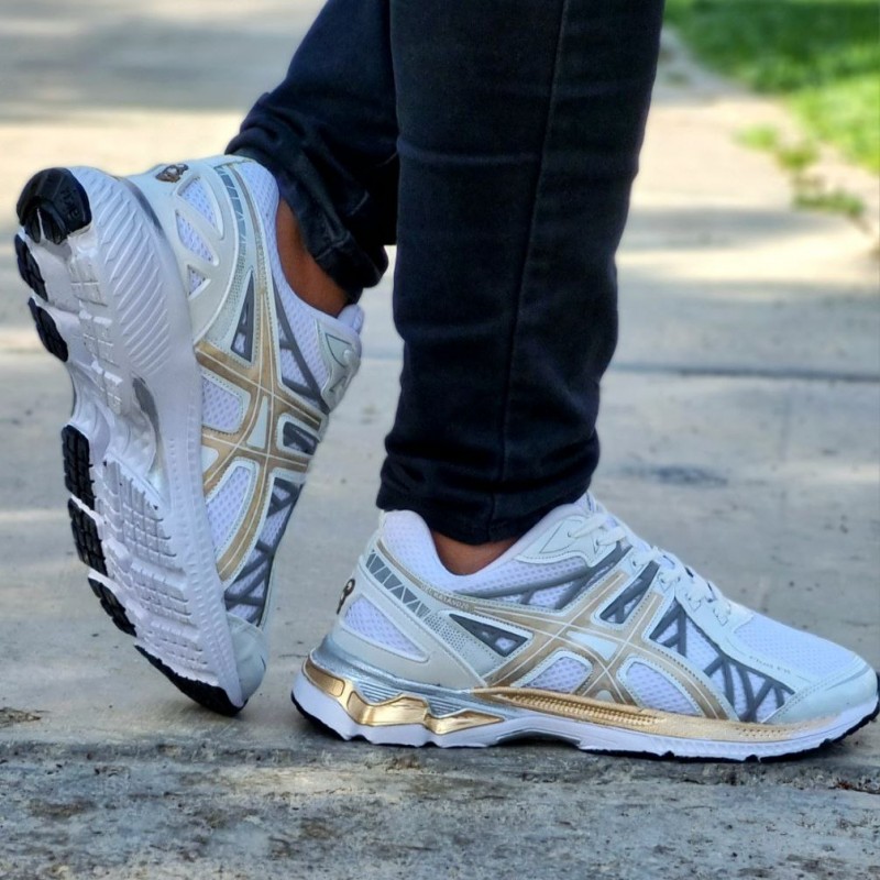 فروش ویژه کفش کتونی اسپرت مردانه و پسرانه مدل جدید اسیکس  رنگ سفید طلایی بی نهایت زیبا و جدید با ارسال رایگان