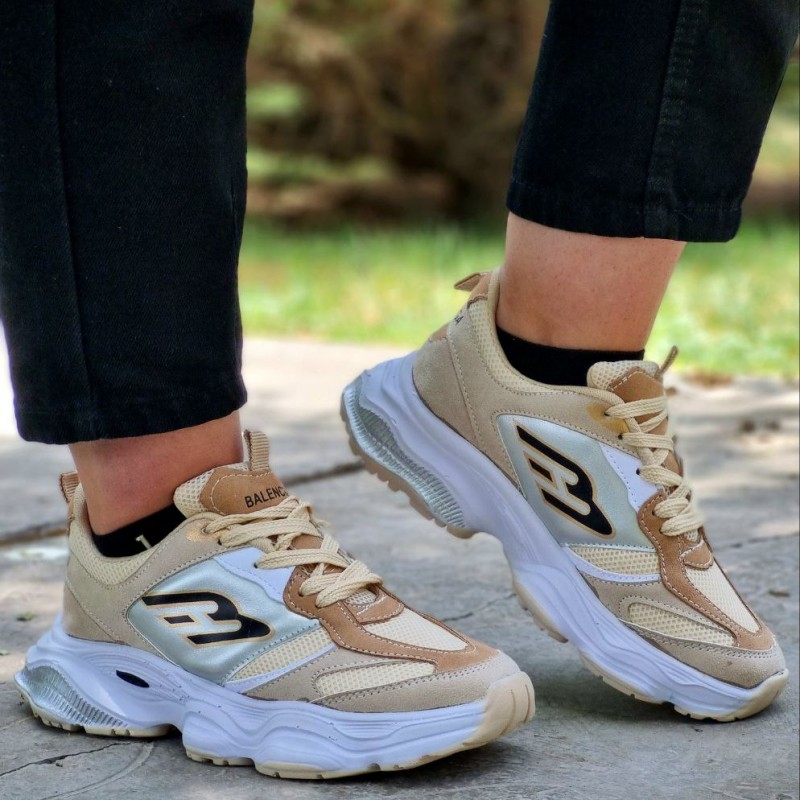 فروش ویژه مخصوص این هفته کفش کتونی دخترانه و زنانه مدا بالنسیاگا رنگ کرمی زیره سفید کیفیت درجه یک  با ارسال رایگان