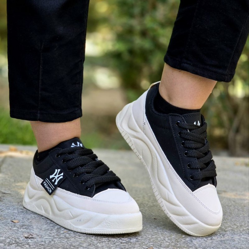 تحفیف هیجان انگیز کفش کتونی دخترانه و زنانه مدل فشیون رنگ مشکی کرم مناسب افراد خاص پسند با ارسال رایگان