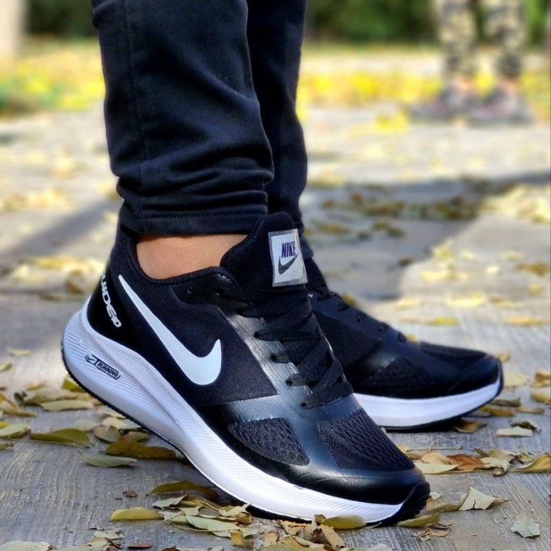 حراج ویژه کفش کتونی اسپرت مردانه و پسرانه مدل نایک رنگ مشکی  سفید مدرن و با کیفیت  با ارسال رایگان