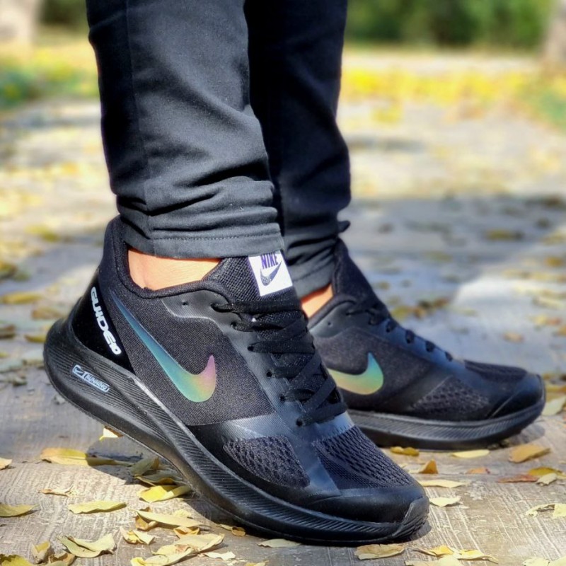 تخفیف باورنکردنی کتونی اسپرت مردانه و پسرانه مدل نایک رنگ مشکی تمام نایک هولوگرامی فوق العاده شیک با ارسال رایگان