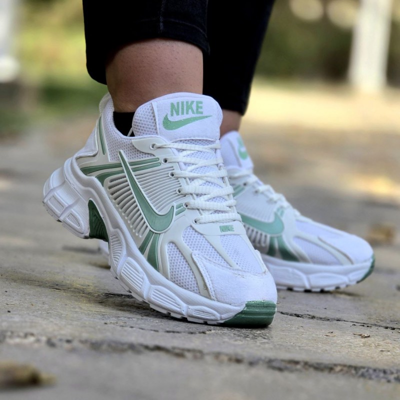 فروش ویژه کفش کتونی اسپرت زنانه و دخترانه مدل نایک  رنگ سفید  سبز زیبا و یه مدل بی نظیر با ارسال رایگان