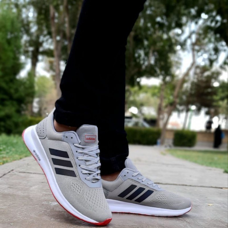 حراج فوق العاده کفش کتونی مردانه و پسرانه مدل ادیداس رنگ طوسی زیره سفید بی نهایت زیبا و یه کار جذاب با ارسال رایگان