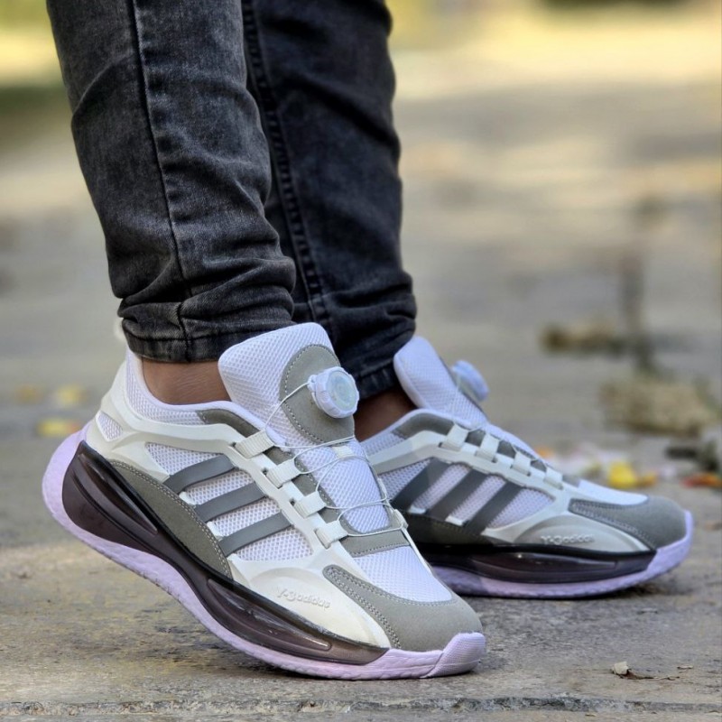 تخفیف ویژه این هفته کفش کتونی اسپرت مردانه و پسرانه مدل آدیداس پمپی رنگ سفید طوسی کیفیت عالی مناسب برای باشگاه با ارسال رایگان