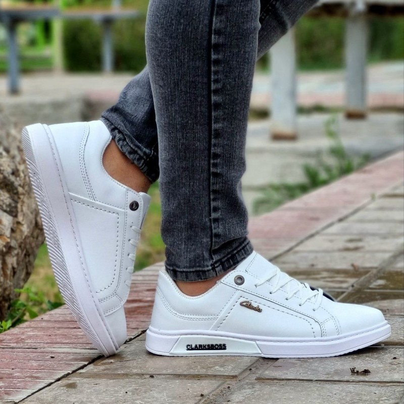 حراج واقعی کفش کتونی اسپرت مردانه  و پسرانه مدل کلارک رنگ سفید تمام خوشپا و یه مدل خاص با ارسال رایگان