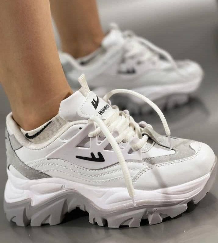 فروش ویژه کفش کتونی اسپرت دخترانه و زنانه مدل یاموتا رنگ سفید طوسی  شیک و زیبا با ارسال رایگان