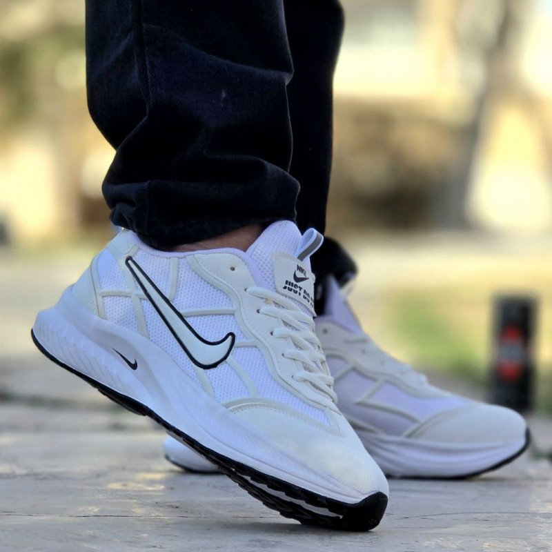 تخفیف بی نظیر کتونی اسپرت پسرانه و مردانه مدل نایک رنگ سفید  فوق العاده جذاب و مناسب استفاده  روزمره با ارسال رایگان